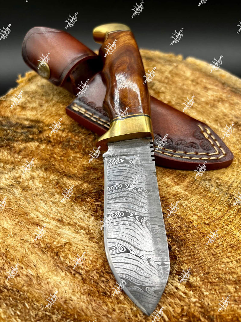 Twist Pattern Handmade Damascus Steel Skinning Knife