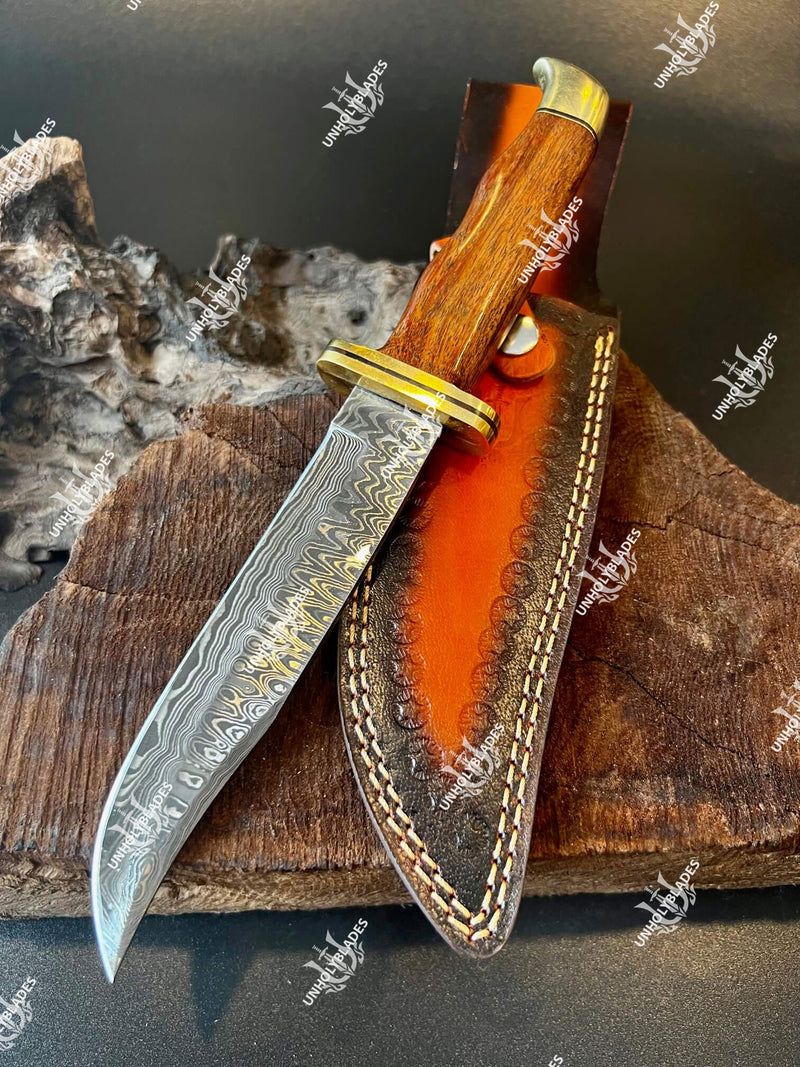 Hunting Knife With Walnut Wood